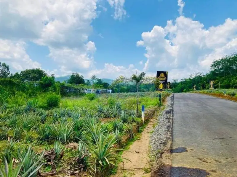 ඇහැලියගොඩ නගරයෙන් සුන්දර ඉඩමක්