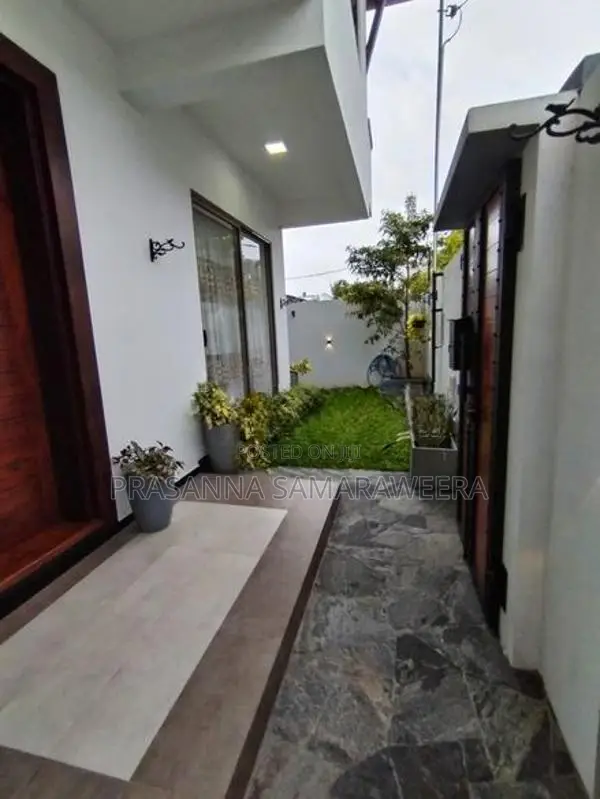 Brand New Solid Super Luxury 2 Storey House-Piliyandala