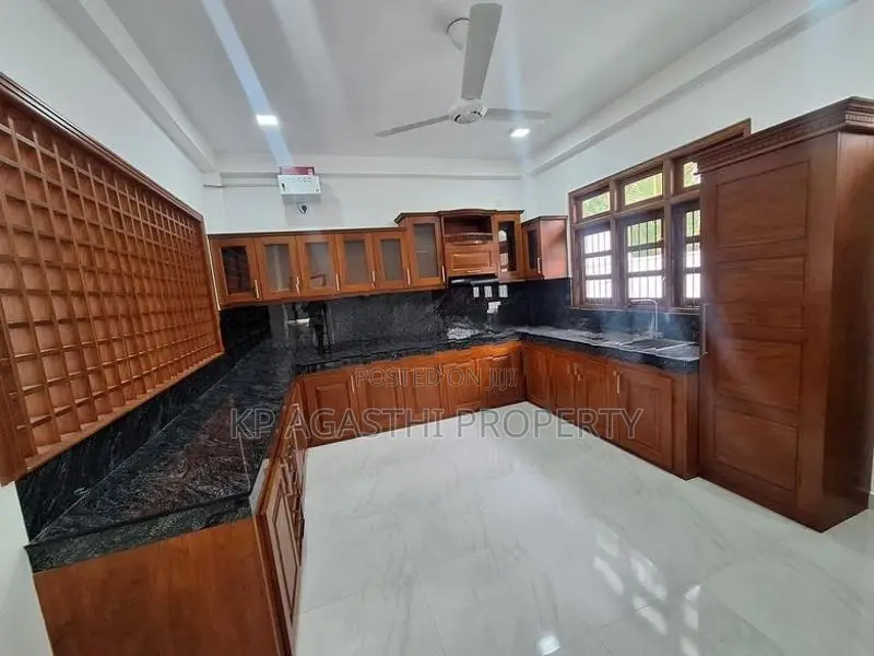 Boralesgamuwa House for Sale