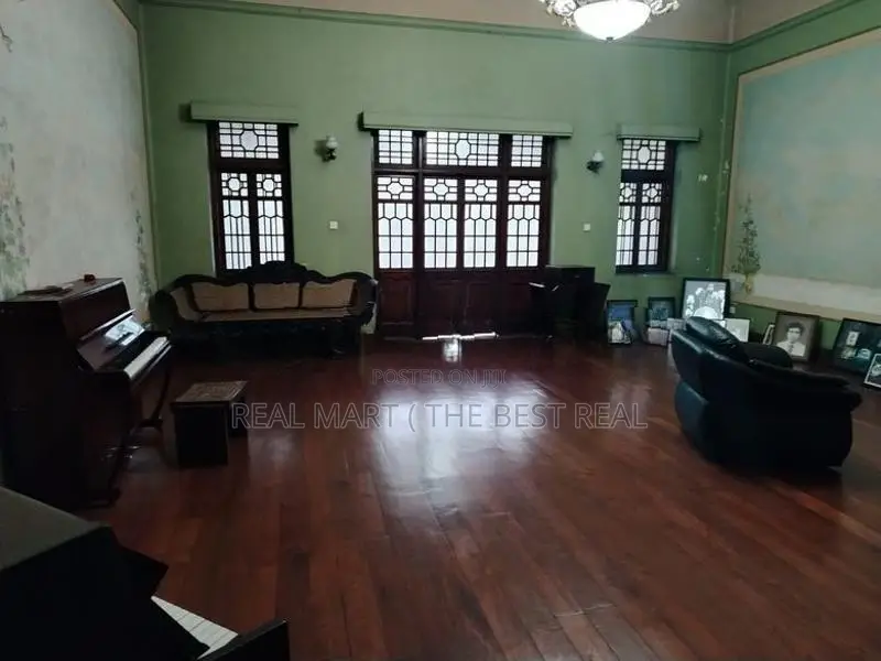 Panadura : 6,000sf Car Sale (60 parking) for rent