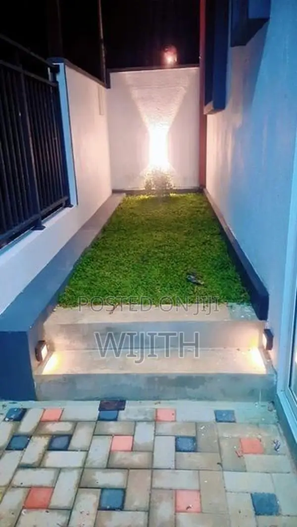 පදිංචිවි නොමෑති ණවමාදිලියේ ළස්සන දෙමහල් නිවසක් විකිනිමට කොටිටාවෙි