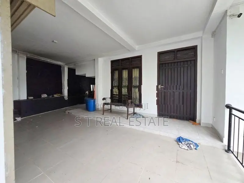 05BR Two Storey House For Sale In Godagama