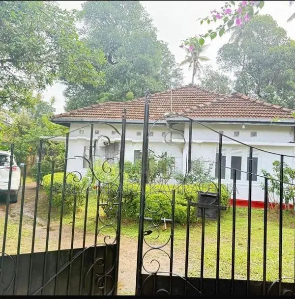 43 Perches - Old Single Storied House in Pallimulla (Only Land Value)