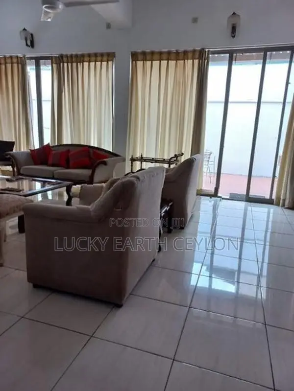 Colombo 5, Fully Furnished 1st Floor House For Rent (ZM1064)