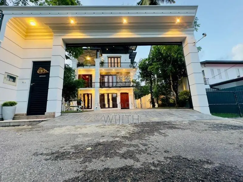 Luxury 3 Storey Modern House for Sale in Kottawa Junction