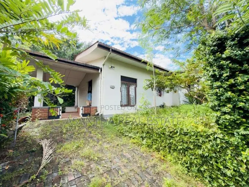 (AF486) 13P Land with Single Storey House for Sale in Thalawathugoda