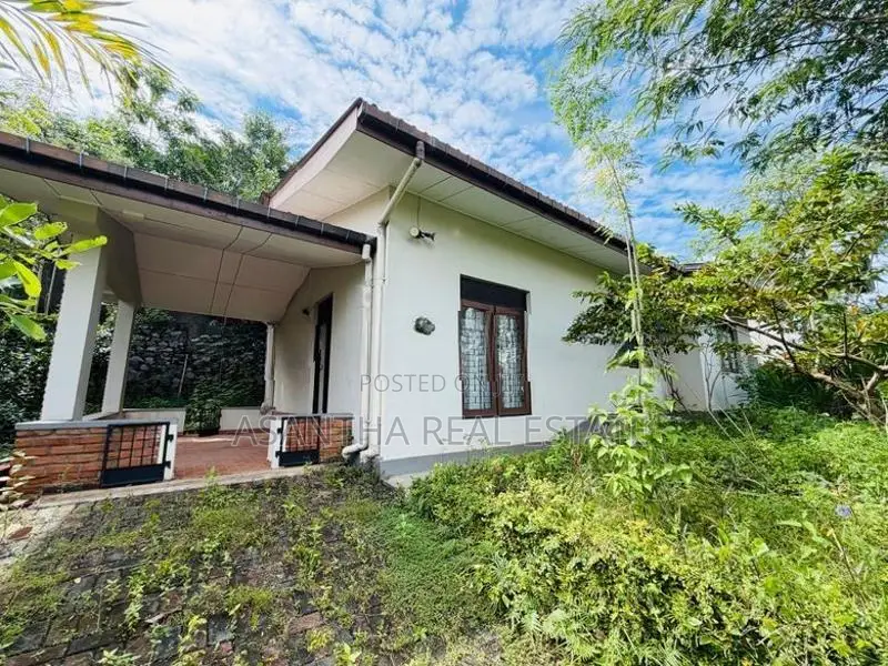 (AF486) 13P Land with Single Storey House for Sale in Thalawathugoda