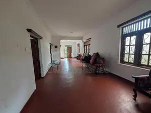 Homagama : 2,600sf Building for Sale