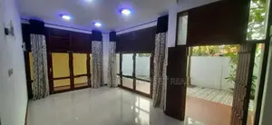 Nugegoda : 5BR (10.4P) House for Sale at Mirihana