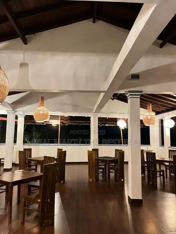 Mathara : 20 A/C BR (7,500sf) Hotel for Sale at Polhengoda