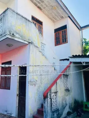 දෙහිවල : 12.75 පර්චස් ගෙවල් තුනක් සහිත ඉඩම විකිණිමට තිබේ