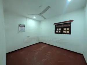 Homagama : 2,600sf Building for Sale