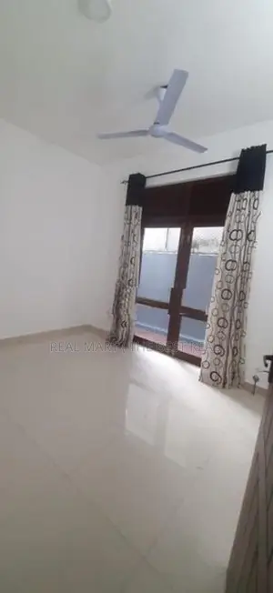 Nugegoda : 5BR (10.4P) House for Sale at Mirihana