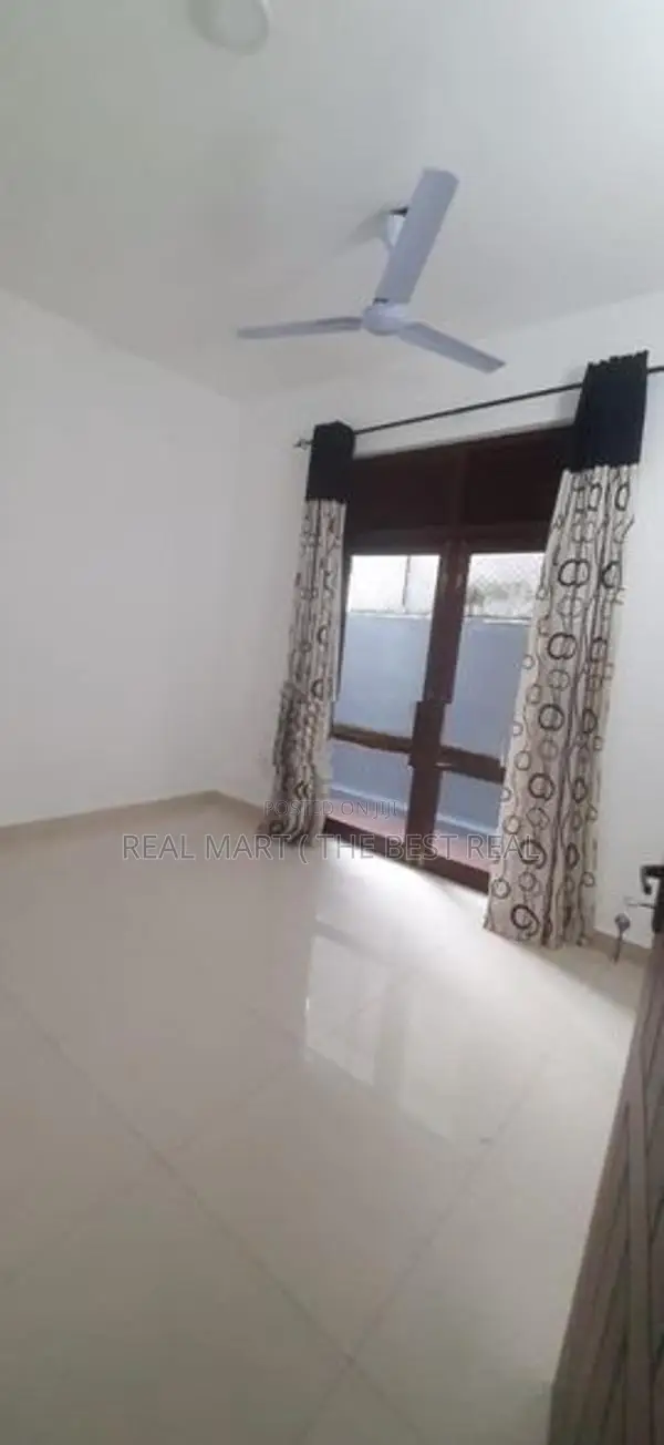 Nugegoda : 5BR (10.4P) House for Sale at Mirihana