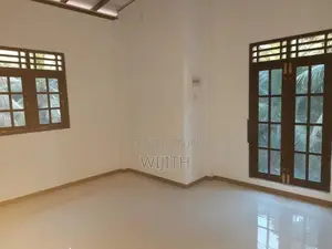 ලස්සන දෙමහල් නිවසක් විකිනිමට කෑස්බෑව