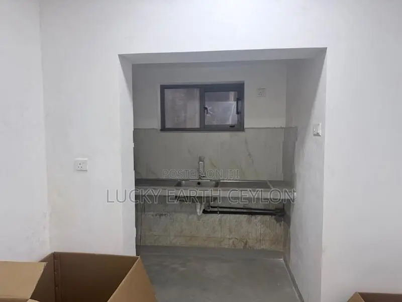 Rajagiriya, 1st Floor Main Road Facing Commercial Space - Rent (NZM105