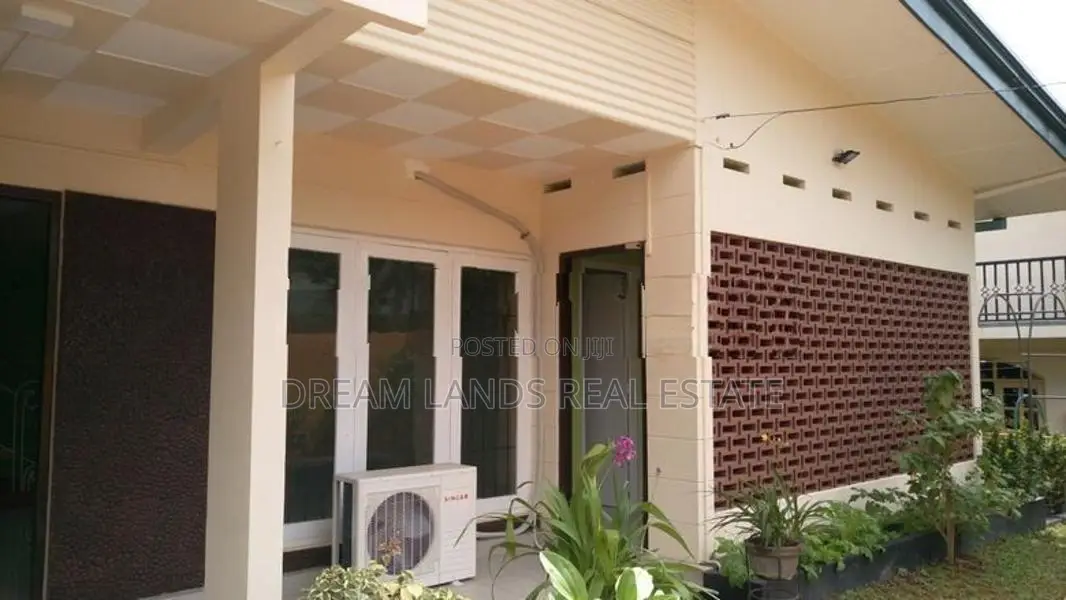 7BED HOUSE FOR SALE IN BELLANWILA (SP981)