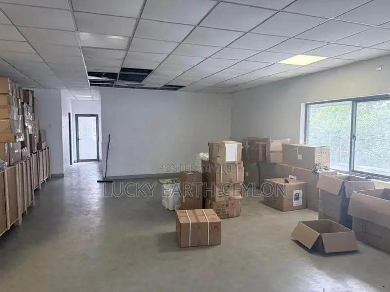Rajagiriya, 1st Floor Main Road Facing Commercial Space - Rent (NZM105