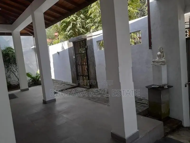Spacious 4-Bedroom Two-Story House in Kaduwela | SH15294