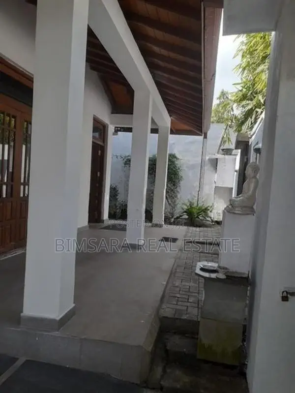 Spacious 4-Bedroom Two-Story House in Kaduwela | SH15294