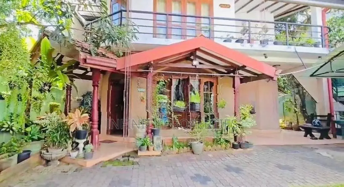02 Story house & 10 P Sale At Rathmalana