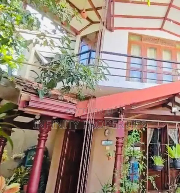 02 Story house & 10 P Sale At Rathmalana