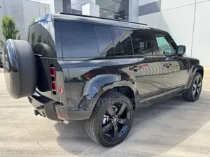 Land Rover Defender 110 HSE 2025