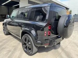 Land Rover Defender 110 HSE 2025