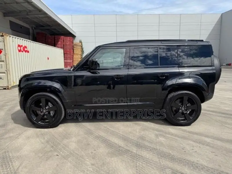 Land Rover Defender 110 HSE 2025
