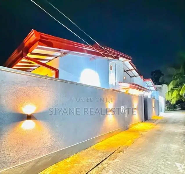 Modern House for Sale in Athurugiriya
