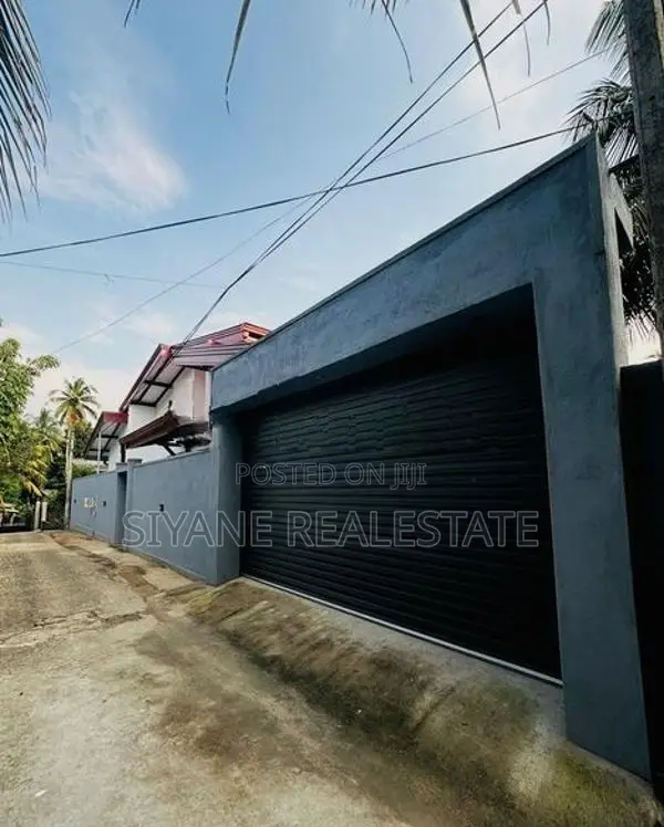 Modern House for Sale in Athurugiriya