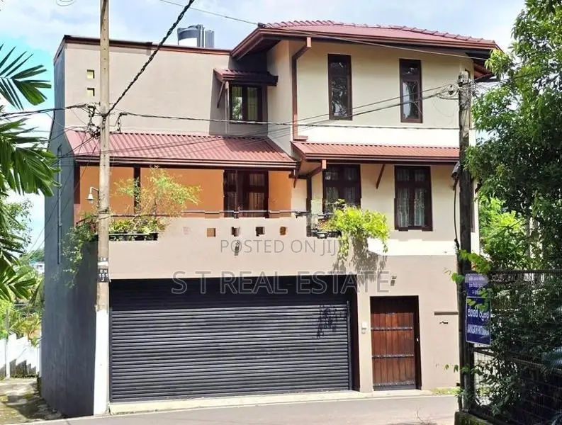 Almost Brand New Luxury 3 Story House For Sale In Nugegoda