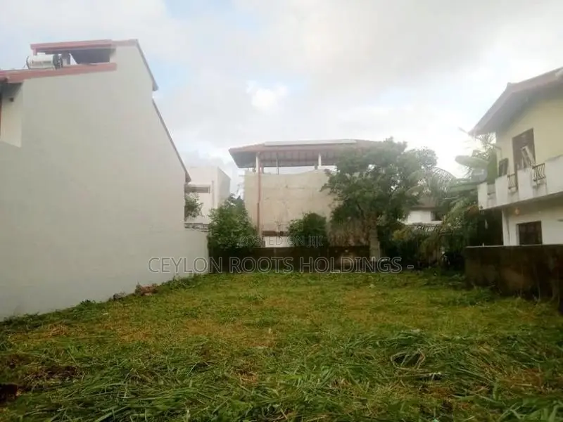 Land for Sale in a High-Value Residential Area Embillawatta Suhadamawa
