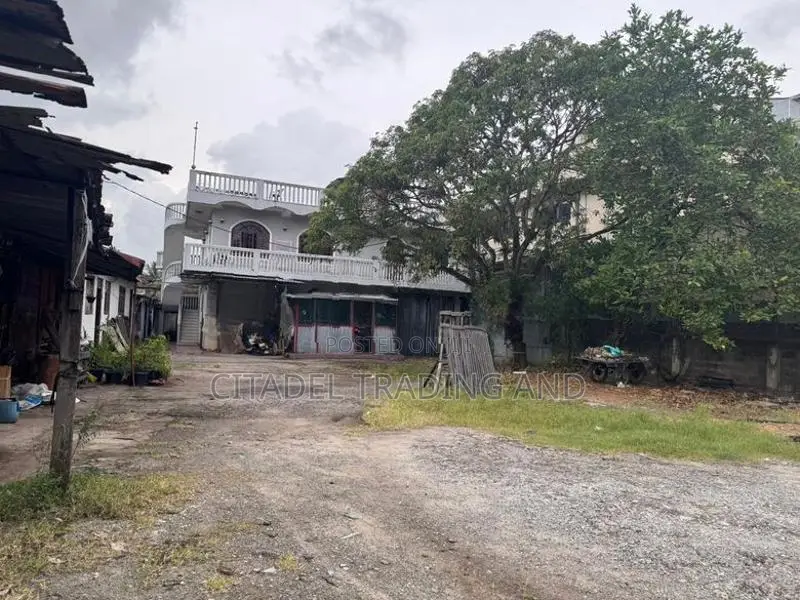 Building With Land For Sale In Peliyagoda - CC842