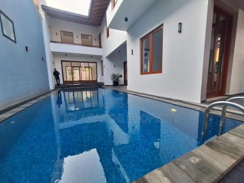 20 P super luxury house for sale in pitakotte