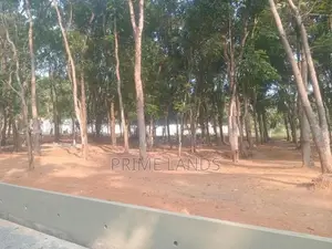 පිලියන්දල කෑස්බෑව නගර සීමාවෙන් ඉඩමක්