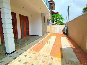 පදිංචිවි නොමෑති ණවමාදිලියේ ළස්සන දෙමහල් නිවසක් විකිනිමට කොටිටාවෙි