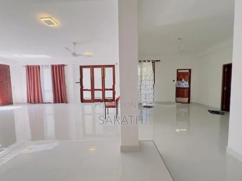 Luxury Brand New House In Battaramulla