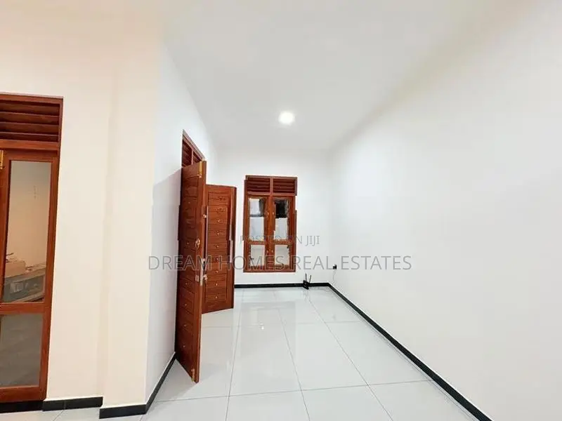 Modern 3-Storey Luxury Home for Sale – Kandana