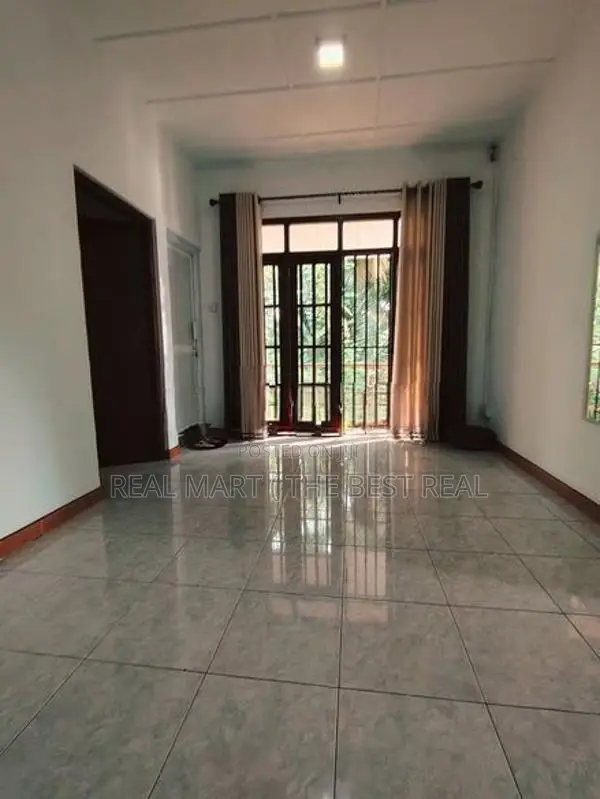 Pannipitiya : 4BR (32P) House for Sale Facing Paddy Field