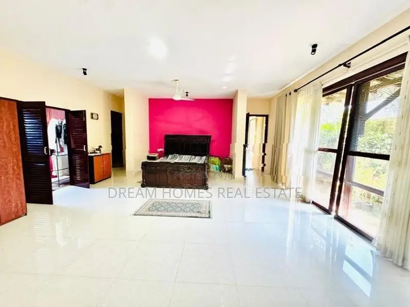 Luxury 2-Storey House for Sale in Pelawatte, Battaramulla