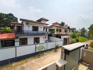 පදිංචිවි නොමෑති ණවමාදිලියේ ළස්සන දෙමහල් නිවසක් විකිනිමට කොටිටාවෙි