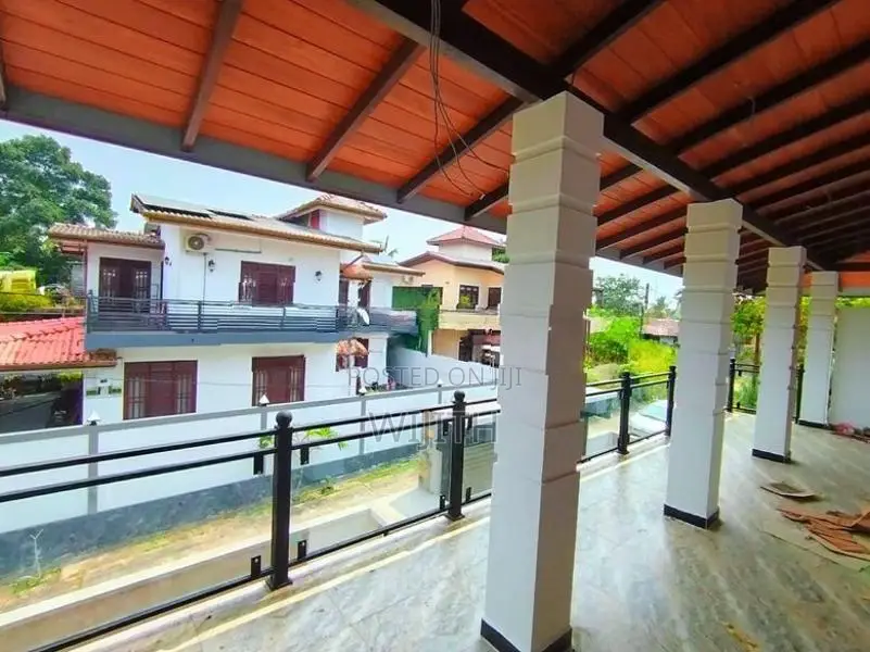 පදිංචිවි නොමෑති ණවමාදිලියේ ළස්සන දෙමහල් නිවසක් විකිනිමට කොටිටාවෙි