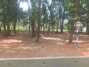 පිලියන්දල කෑස්බෑව නගර සීමාවෙන් ඉඩමක්
