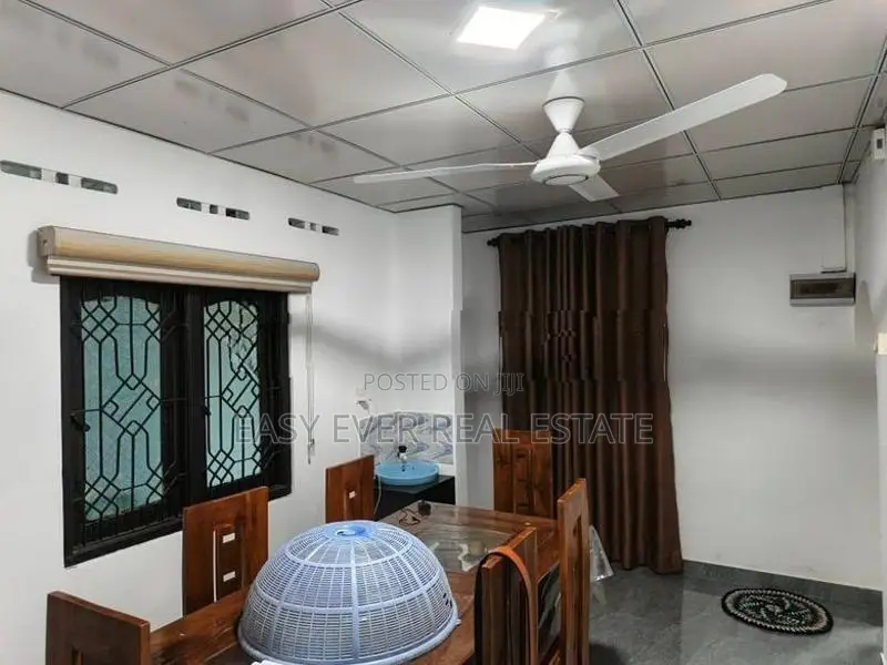 නිට්ටඹුව මල්වත්ත ගුරු විද්‍යාල පාරෙන් අංග සම්පූර්ණ නිවසක් විකිණීමට