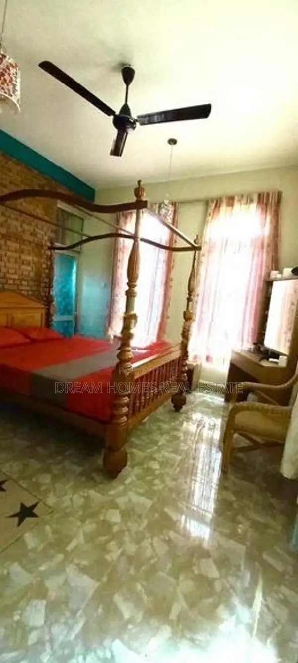 Premium 4BR Eco House with Rooftop Studio – Battaramulla