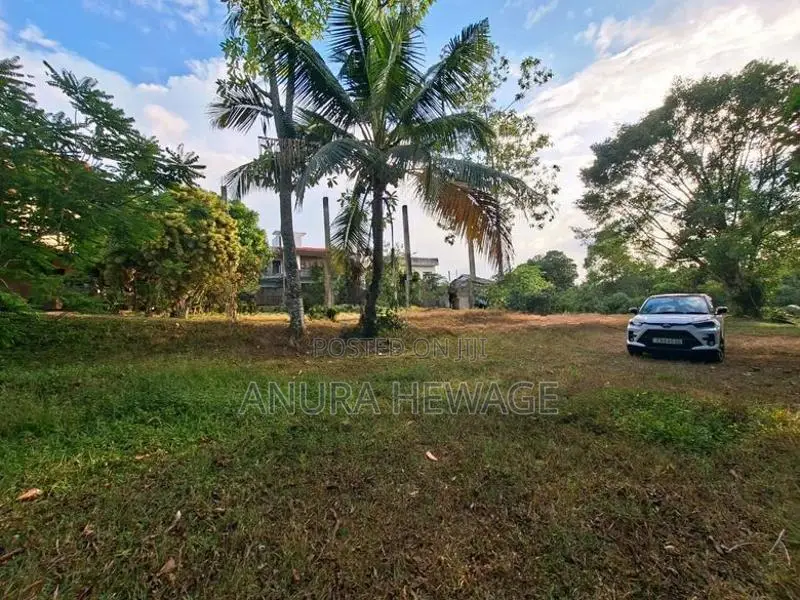 Land for Sale Homagama, 300m Homagama Town. (ID : HMGA006)