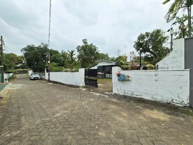 පැලවත්ත, බත්තරමුල්ල පිහිටි ඉඩමක් විකිණීමට ඇත. (ID : BATR004S)