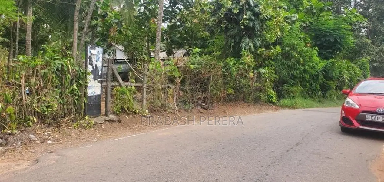 Block Of 14 Perches for Sale in Athurugiriya