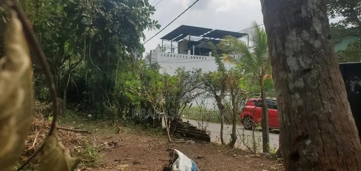 Block Of 14 Perches for Sale in Athurugiriya